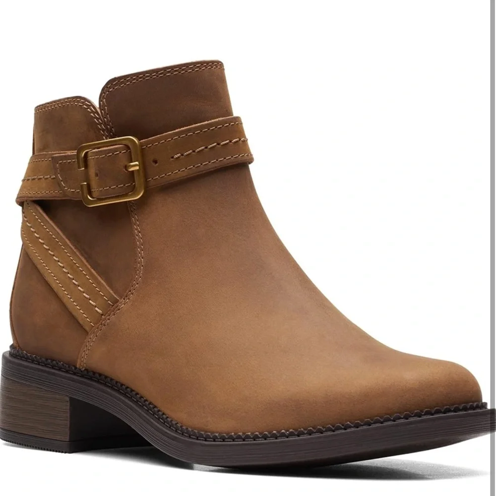 Clarks Women's Maye Strap Chelsea Boot size 6 NWT